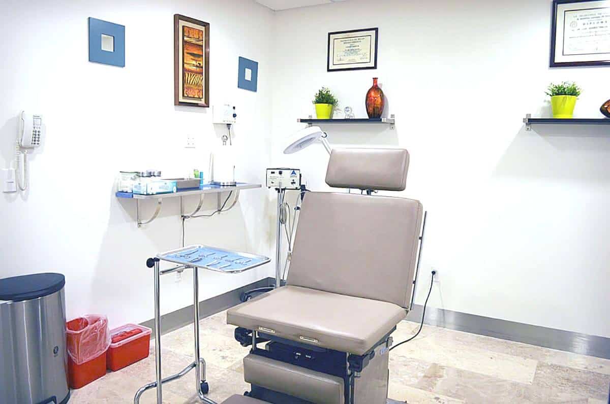 Mexico plastic surgeon consultation room